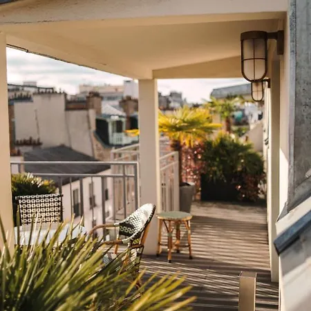 埃菲尔布洛梅特酒店 4*