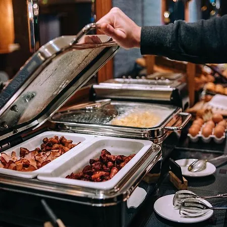 Hotel Eiffel Blomet 4*