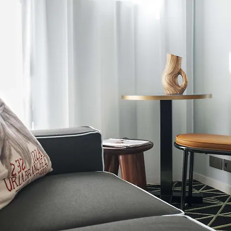 埃菲尔布洛梅特酒店 4*