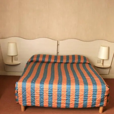 埃菲尔布洛梅特酒店 酒店