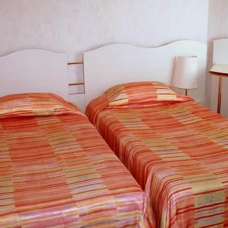 Eiffel Blomet Hotel 4*