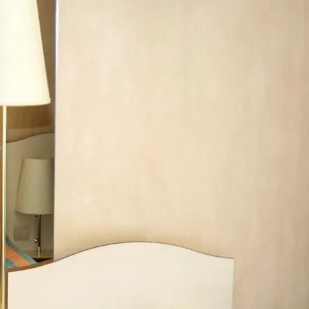 埃菲尔布洛梅特酒店