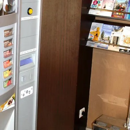 埃菲尔布洛梅特酒店 4*