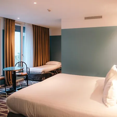 Eiffel Blomet Hotel 4*