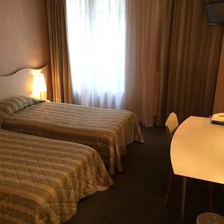 Hotel Eiffel Blomet Parigi