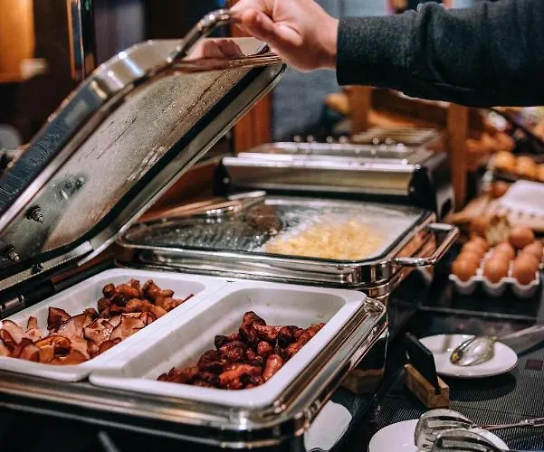 Hotel Eiffel Blomet 4*