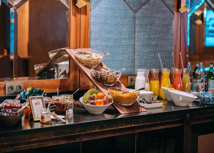 Eiffel Blomet Hotel 4*