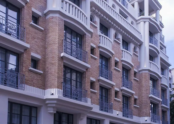 Eiffel Blomet Hotel 4*