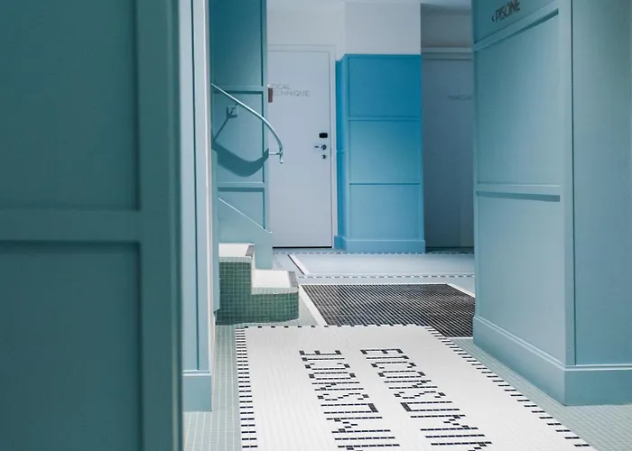 Hotel Eiffel Blomet 4*