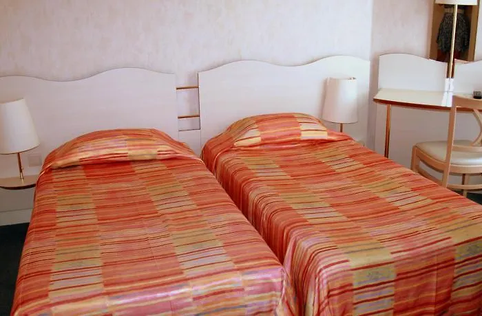 Eiffel Blomet Hotel 4*