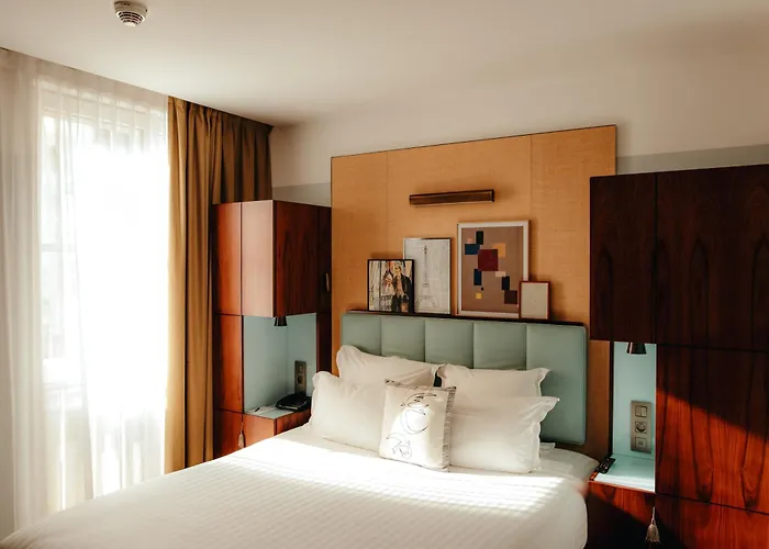 Hotel Eiffel Blomet Paris