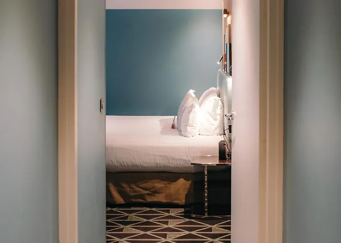 Eiffel Blomet 4* Paris