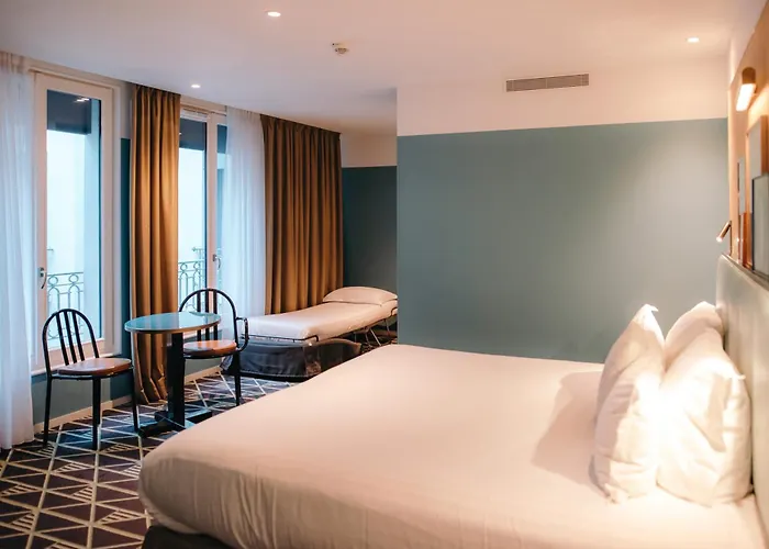 Eiffel Blomet Hotel 4*