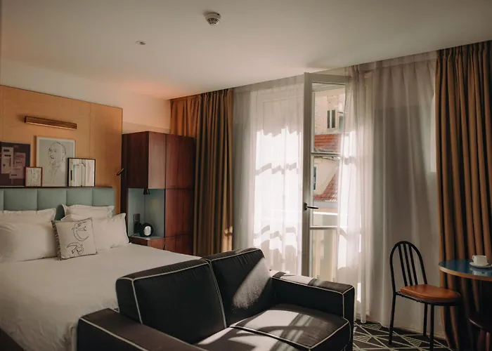 Hotel Eiffel Blomet 4*