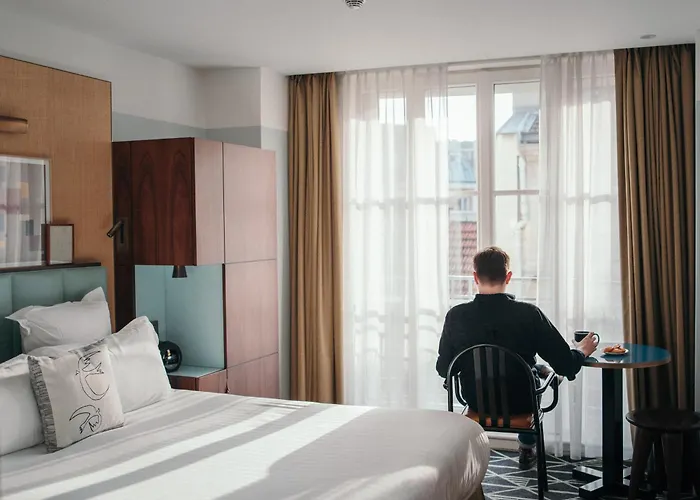 Eiffel Blomet Hotel Paris