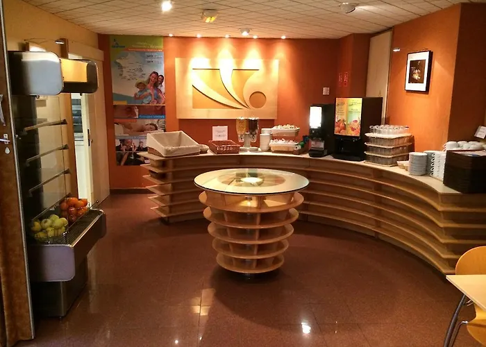 Hotel Eiffel Blomet 4*