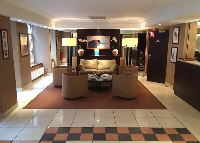 Hotel Eiffel Blomet Paris