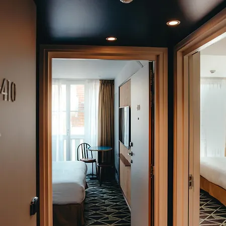 Hotel Eiffel Blomet 4*