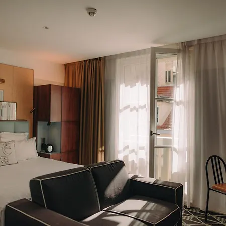 Hotel Eiffel Blomet 4*